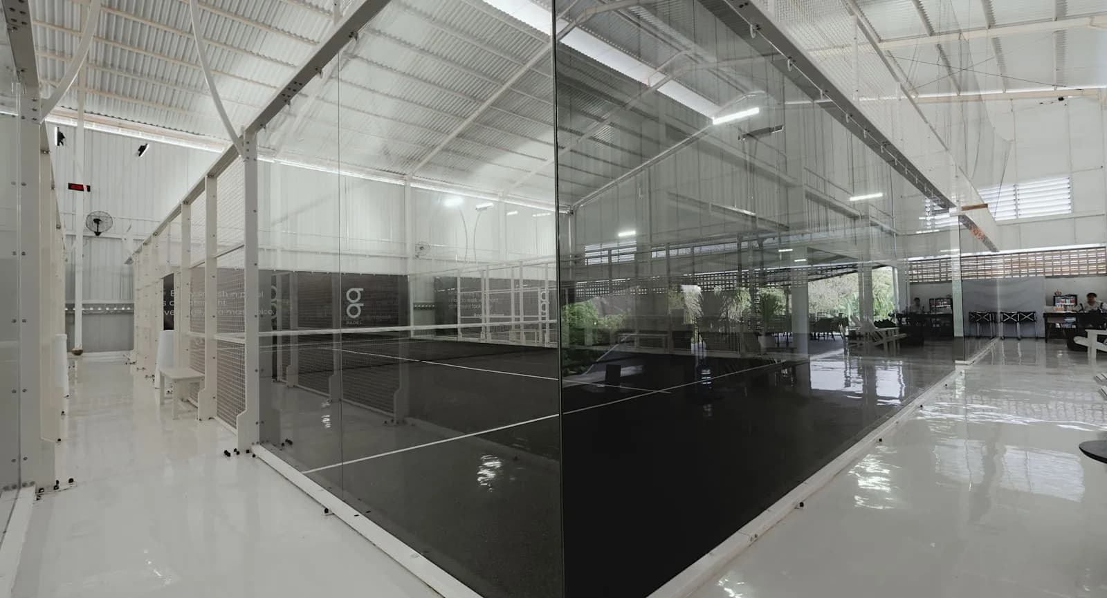 Roofed padel courts at BB Padel
