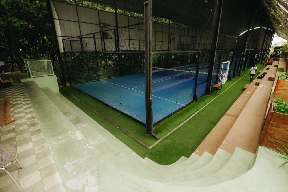 Covered blue court at Jungle Padel Canggu Shortcut