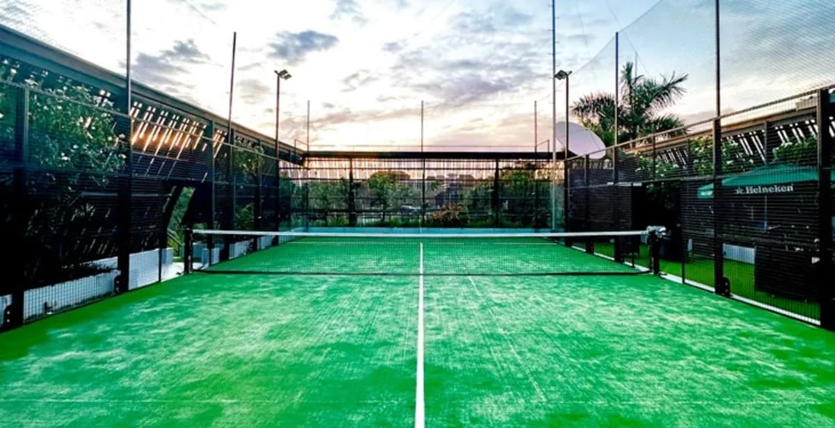 Outdoor green padel court at SKY PADEL KUTA